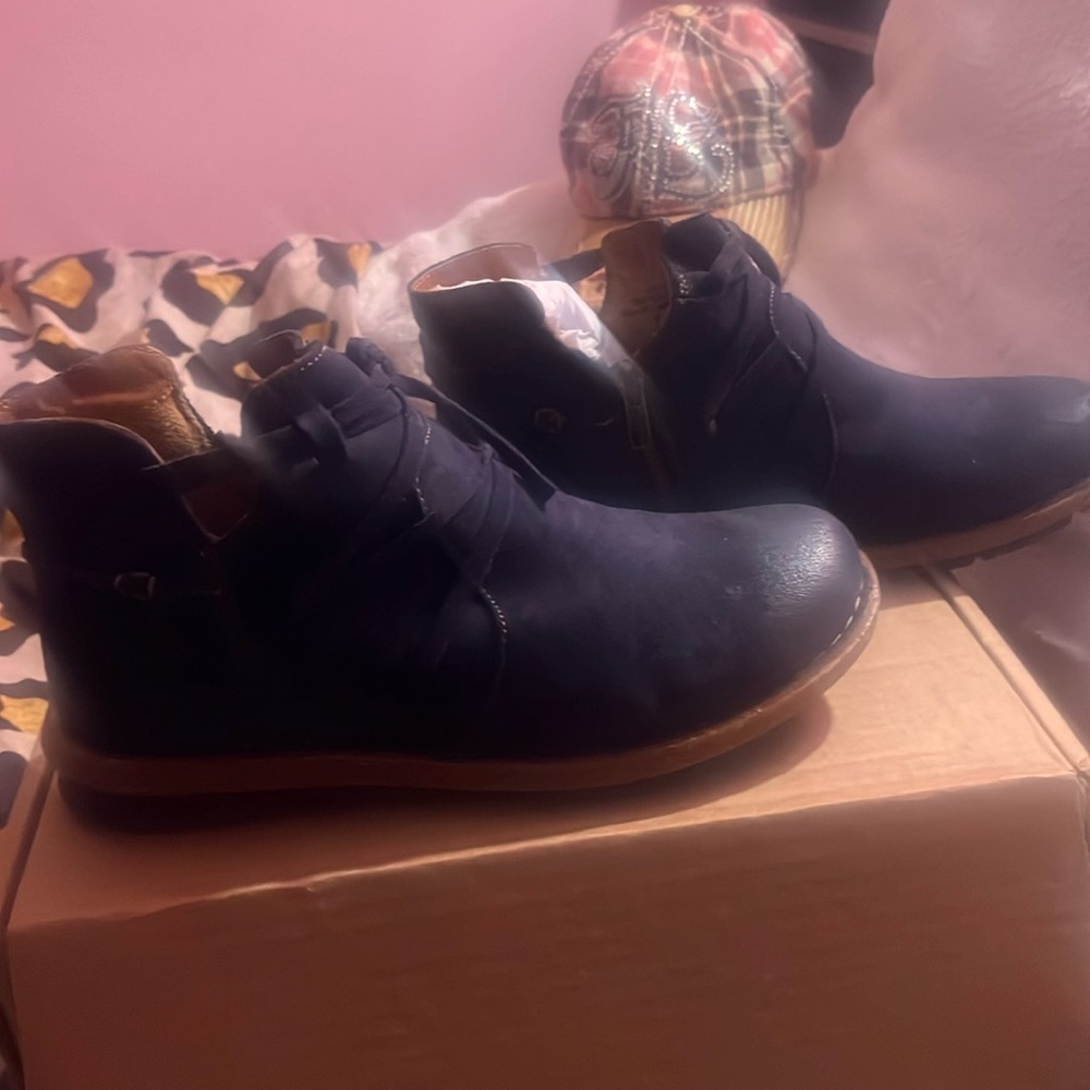 Born tarkiln boots navy 8.5 worn once